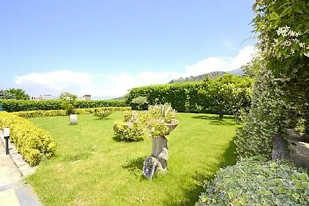 Sleeps 5 Pool Air Con