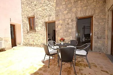 Sleeps 5 Pool Air Con *