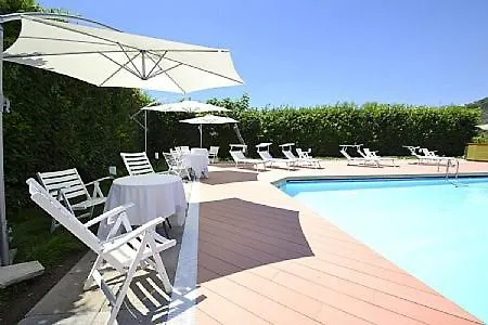Sleeps 5 Pool Air Con * Vico Equense